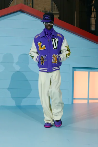Look 16